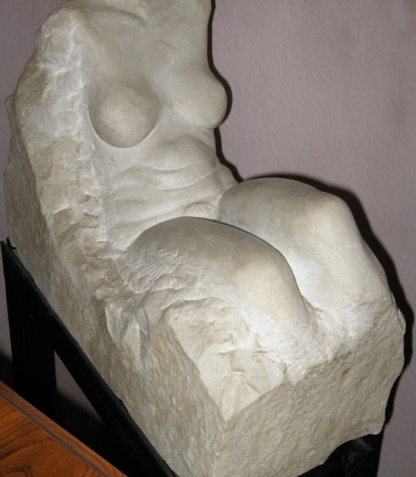 liegende, carrara-marmor, 35 cm