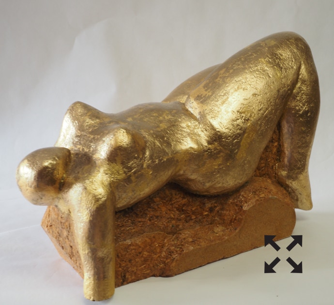 Liegende II, spanplattenblock vergoldet 25/37/27cm, 2025